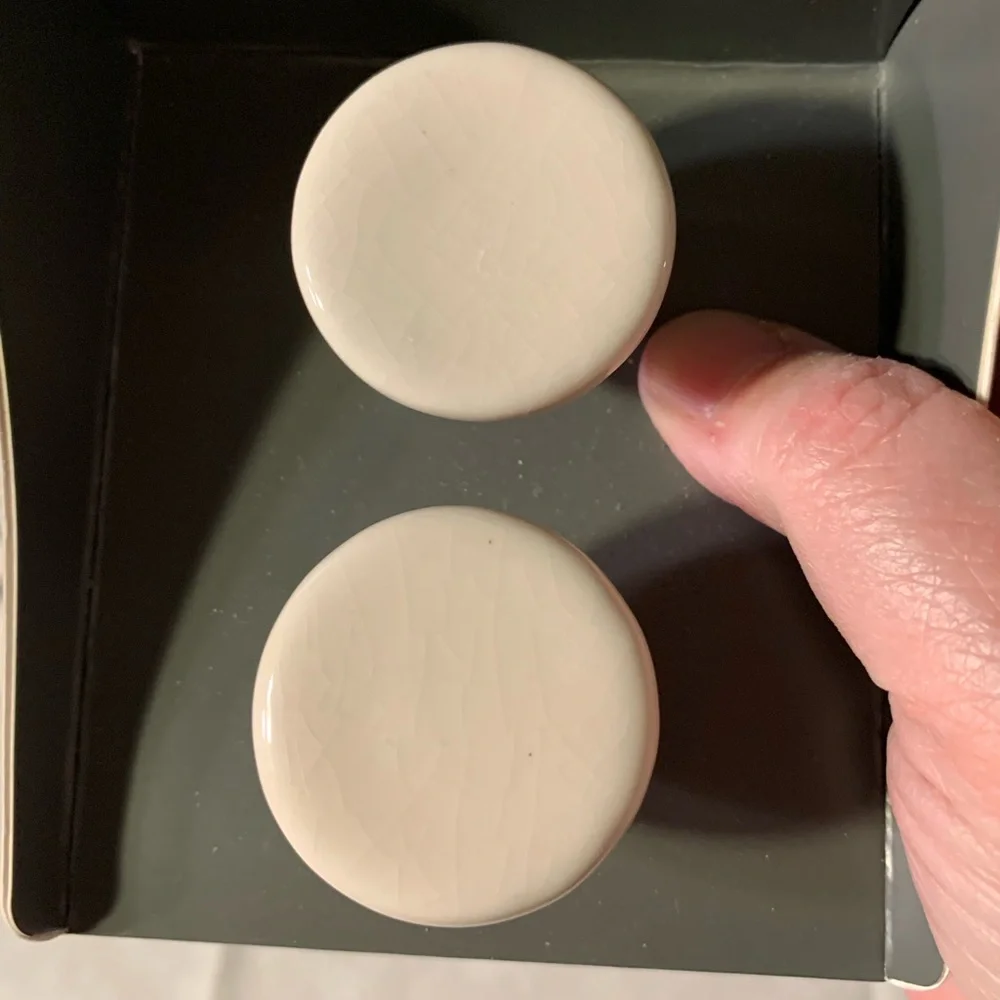 NIB Knobs: 8 Cabinet Pulls & Hardware, Round, Linen, Ceramic, & Bronze Finish